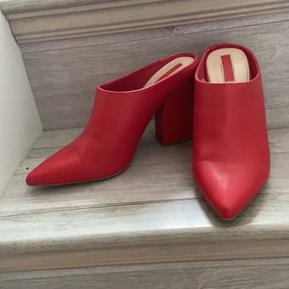 Red block heeled shoes - Picture 2 of 4